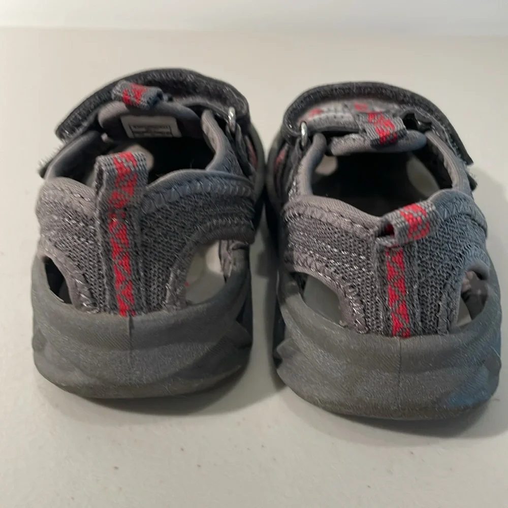 EUC Oshkosh B’gosh Velcro Toddler Water Shoe Sandals, Size 5
